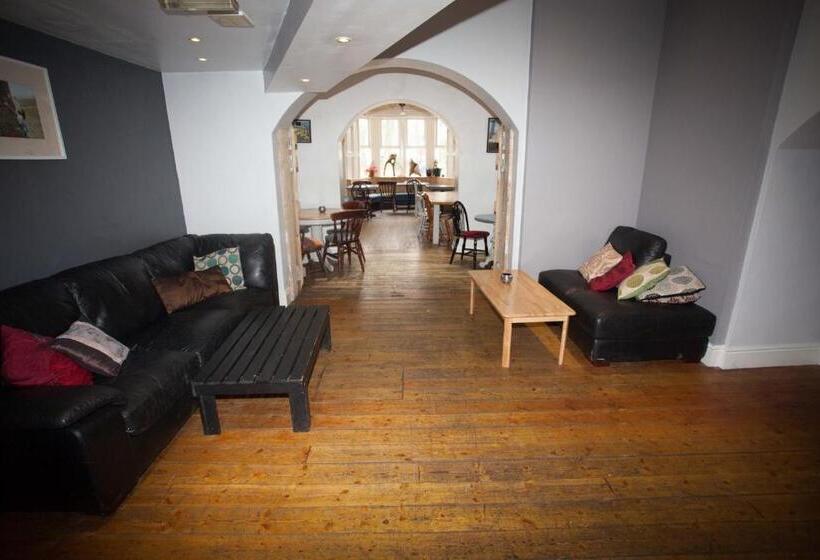 Общежитие The Heights Bunkhouse