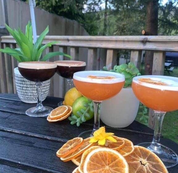 Общежитие The Heights Bunkhouse