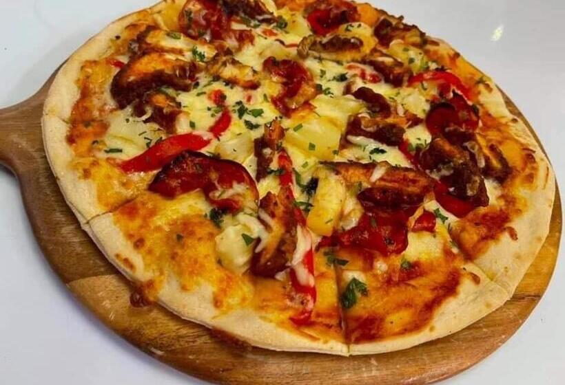 Общежитие The Heights Bunkhouse