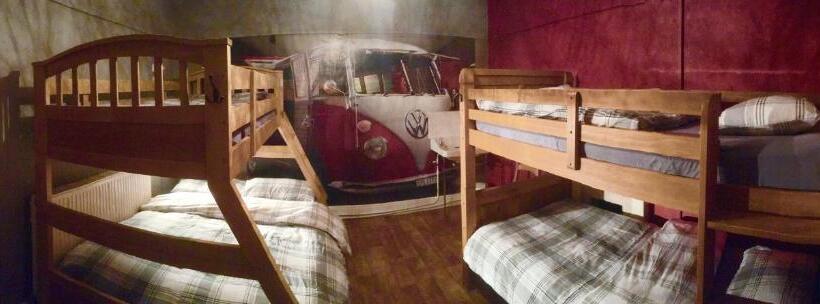 הוסטל The Vagabond Bunkhouse