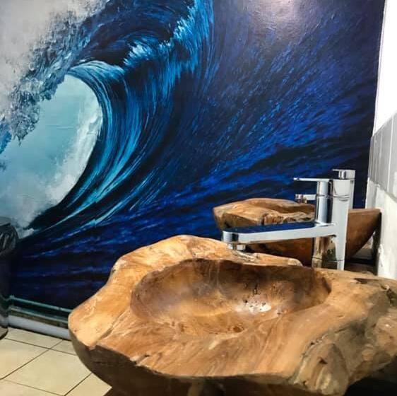 הוסטל The Vagabond Bunkhouse