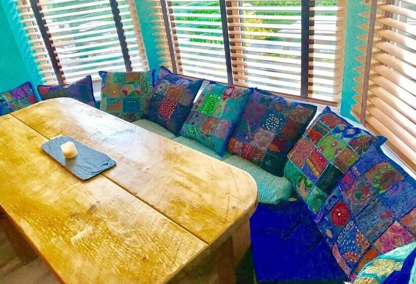 הוסטל The Vagabond Bunkhouse