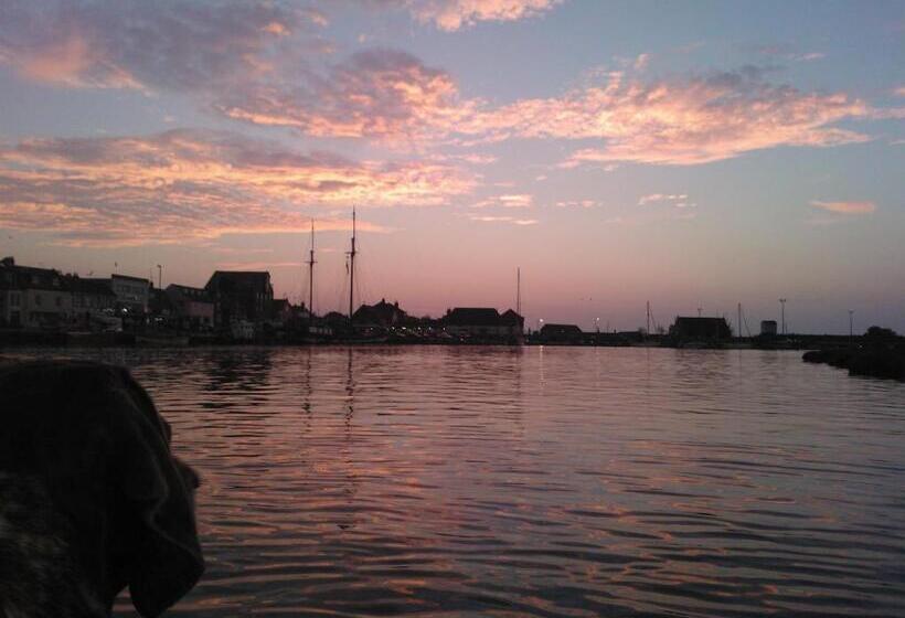 민박 Anchoragewells Next The Sea