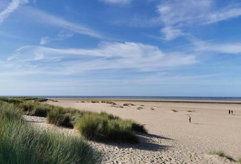 민박 Anchoragewells Next The Sea