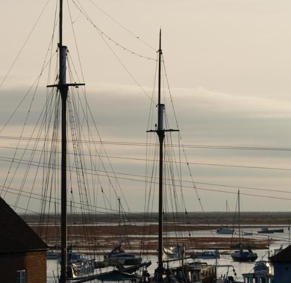 민박 Anchoragewells Next The Sea