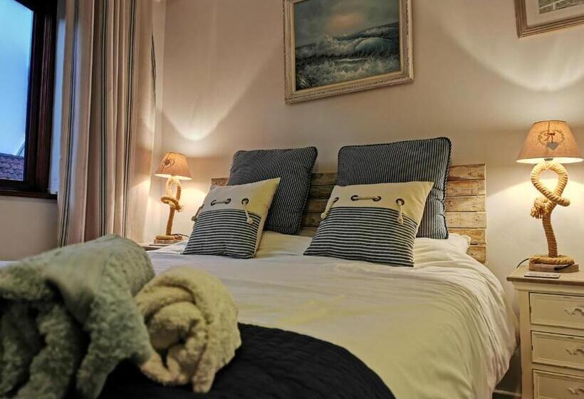 민박 Anchoragewells Next The Sea