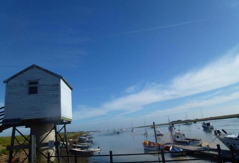 민박 Anchoragewells Next The Sea