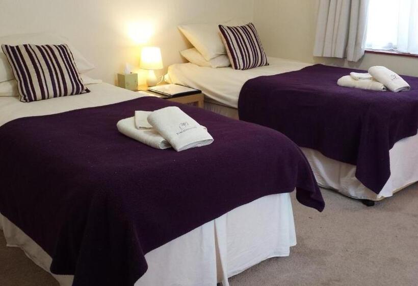 Bed and Breakfast Benslow Music