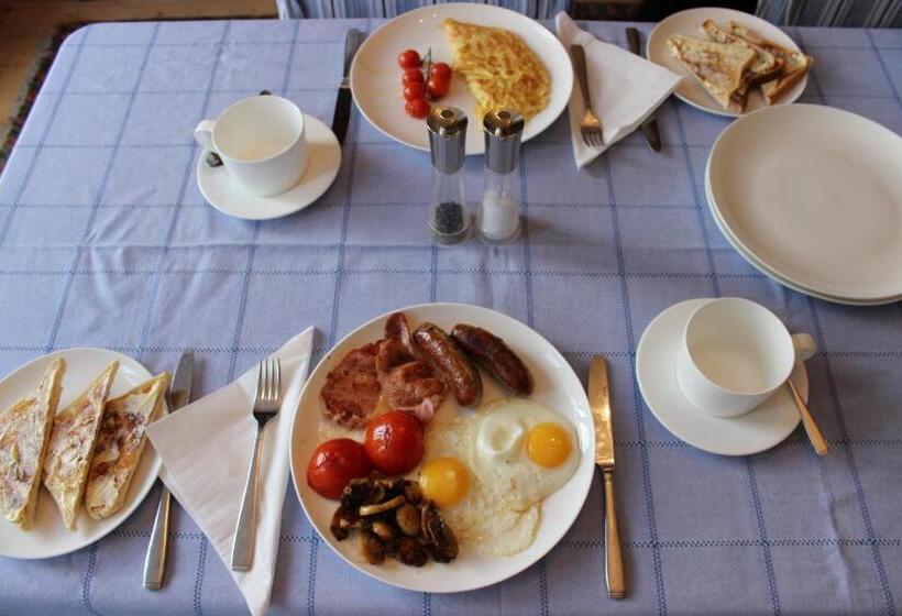 مبيت وإفطار Botleigh Villa