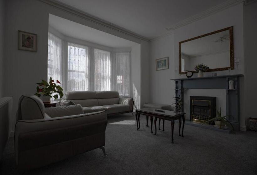 مبيت وإفطار Claremont Guesthouse