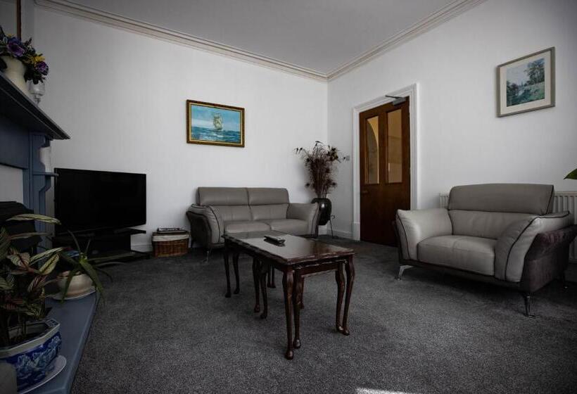 مبيت وإفطار Claremont Guesthouse