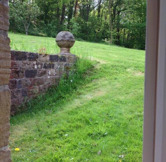 Bed and Breakfast Gardeners Cottage B And B