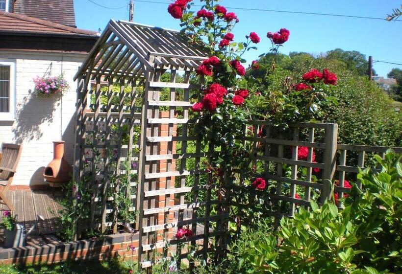 민박 Hillside Cottage