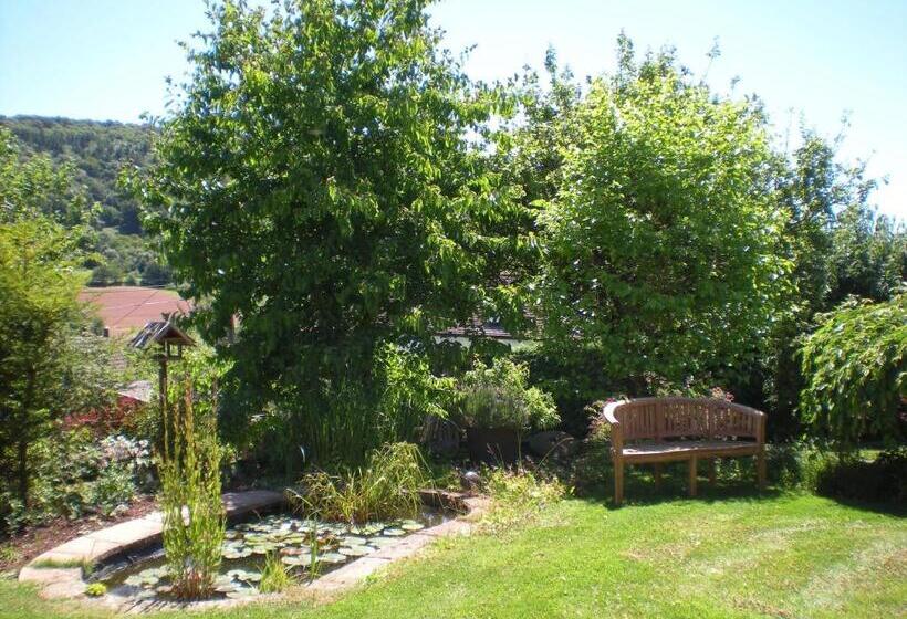 민박 Hillside Cottage