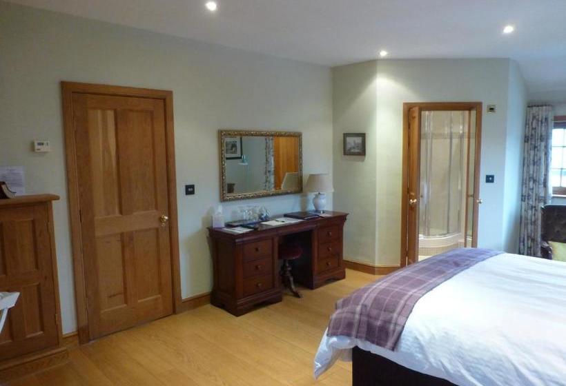 민박 Manor House Farm