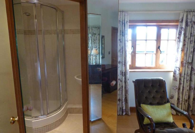 민박 Manor House Farm