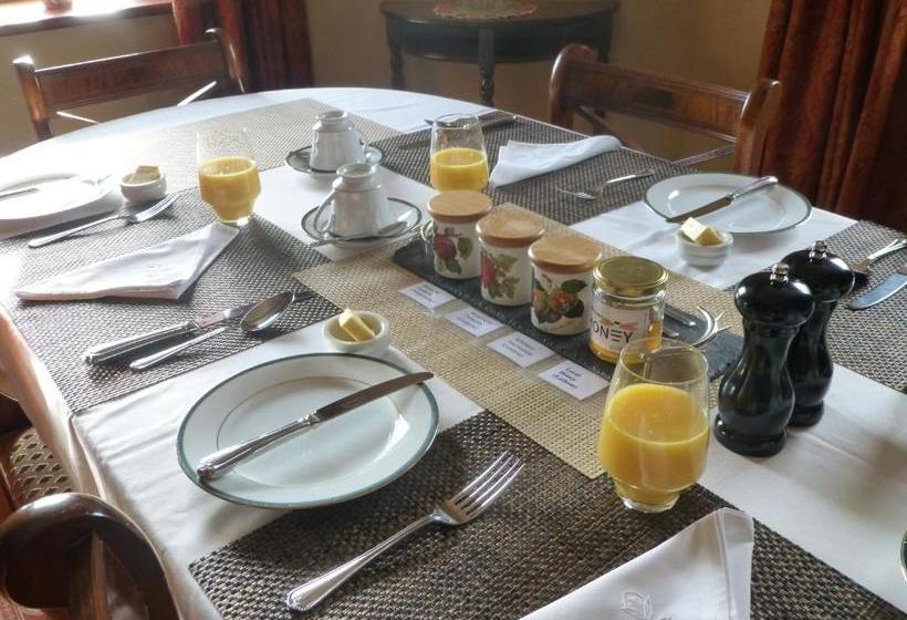 민박 Manor House Farm