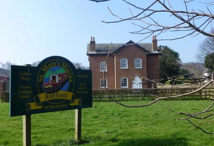 민박 Manor House Farm