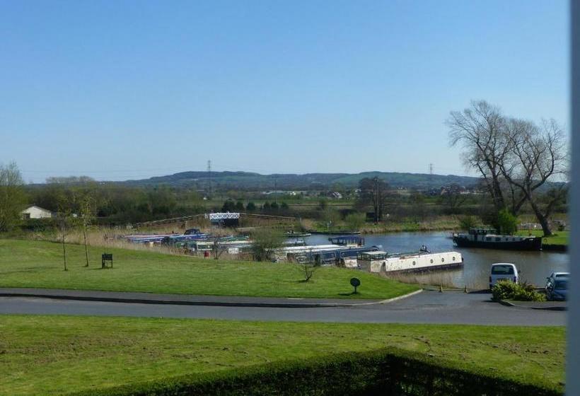 민박 Manor House Farm