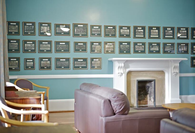 住宿加早餐 Mcintosh Hall Campus Accommodation