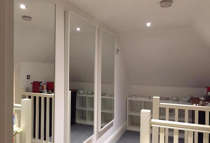 민박 Montpellier House