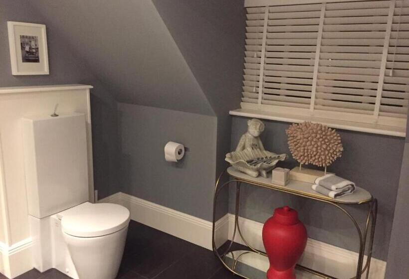 민박 Montpellier House