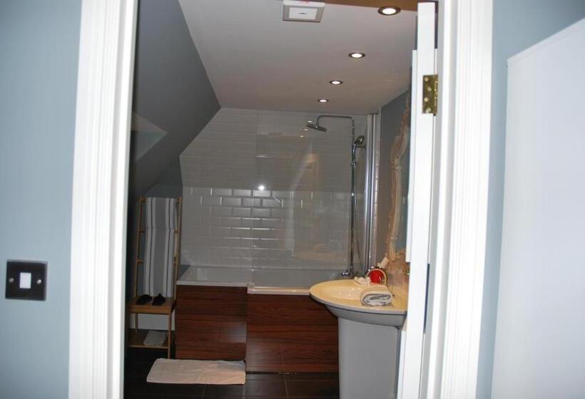 민박 Montpellier House