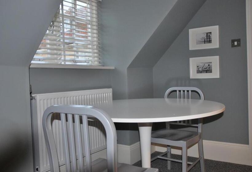 민박 Montpellier House