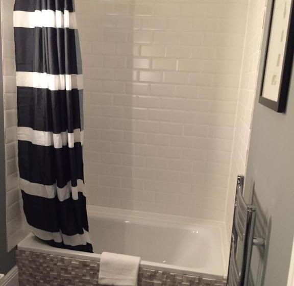 민박 Montpellier House