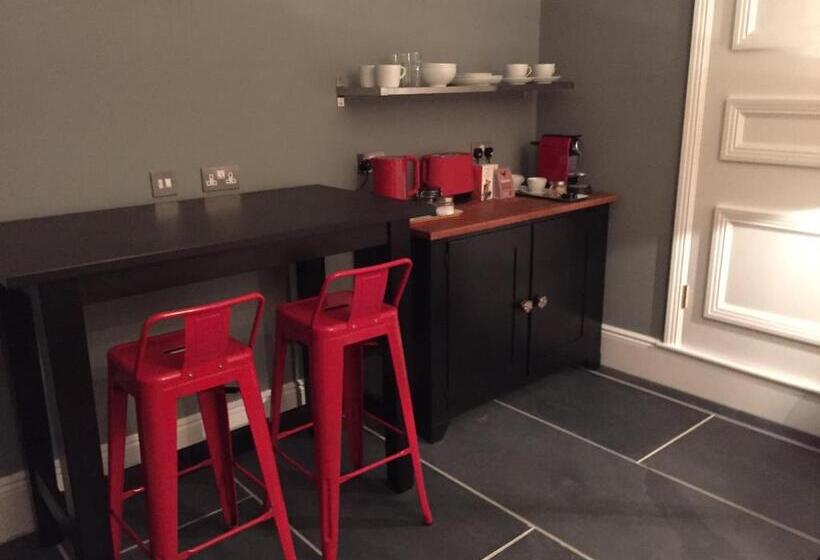 민박 Montpellier House