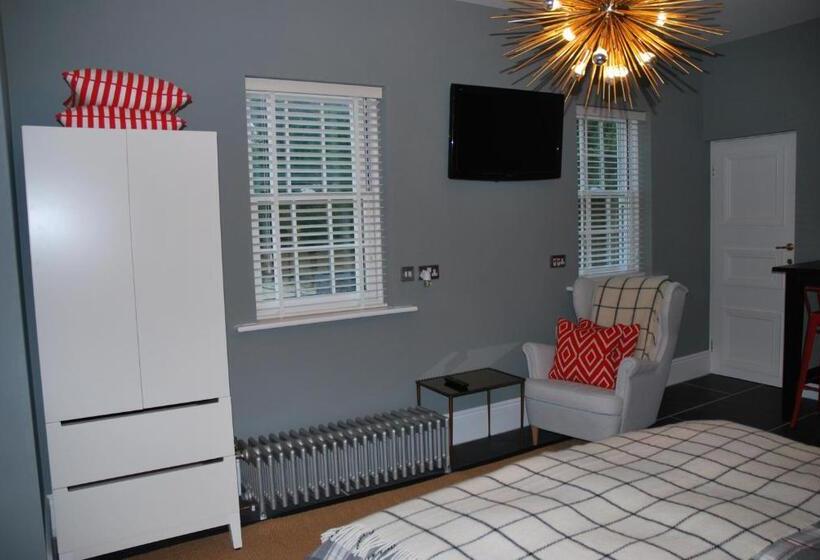 민박 Montpellier House