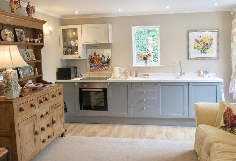 민박 Newmans Lodge