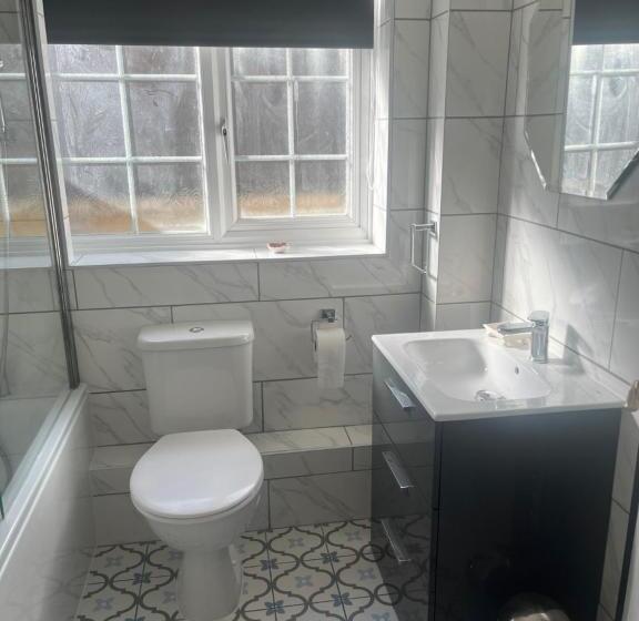 민박 Newmans Lodge