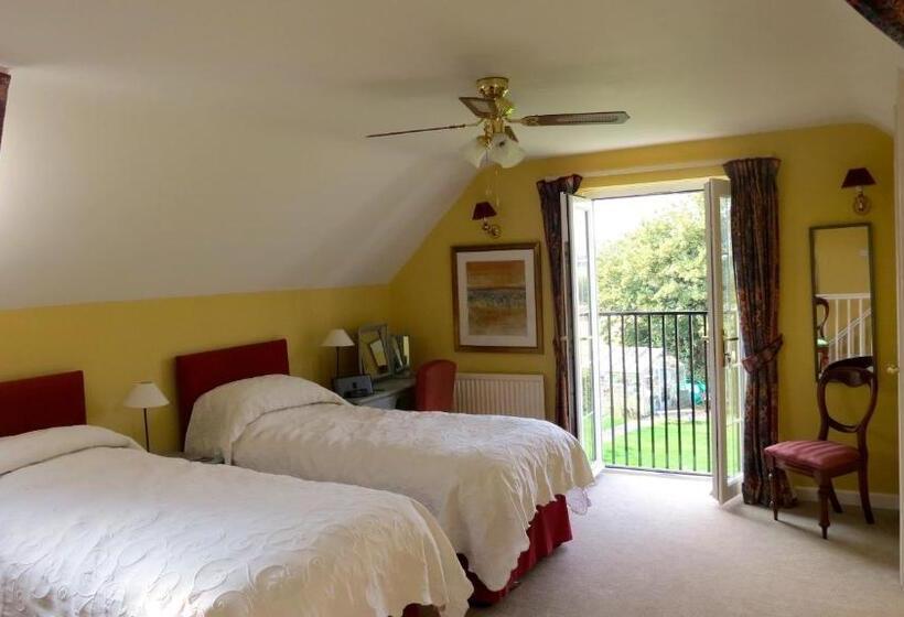 민박 Newmans Lodge