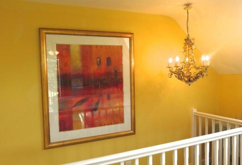 민박 Newmans Lodge