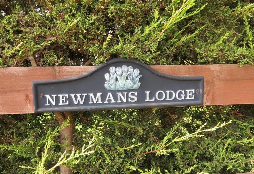 민박 Newmans Lodge