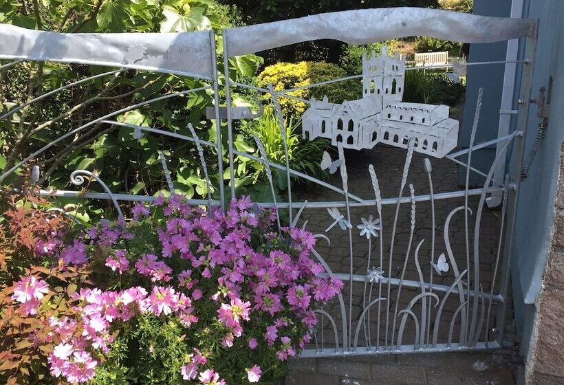 Ramsey House   Luxury Licensed B&b   Parking And Guest Lounge