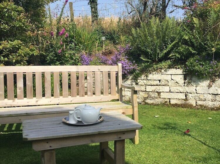 Ramsey House   Luxury Licensed B&b   Parking And Guest Lounge