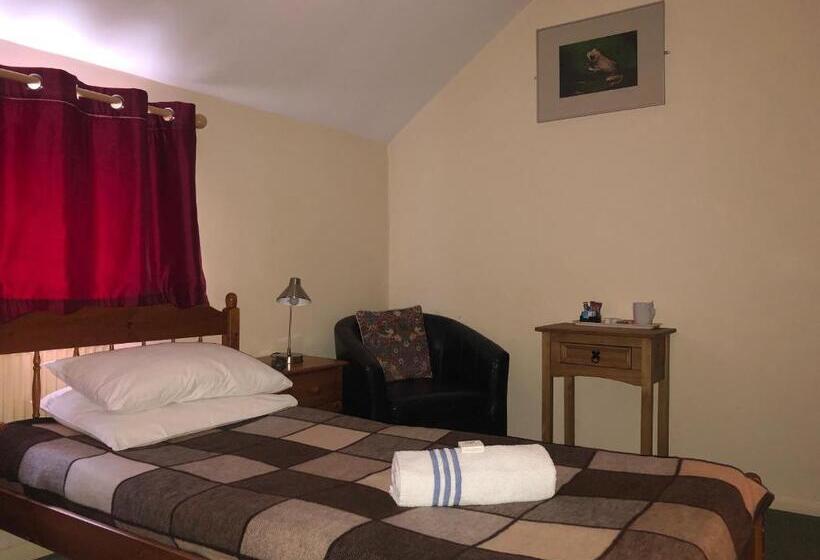 مبيت وإفطار Red Lion Accommodation