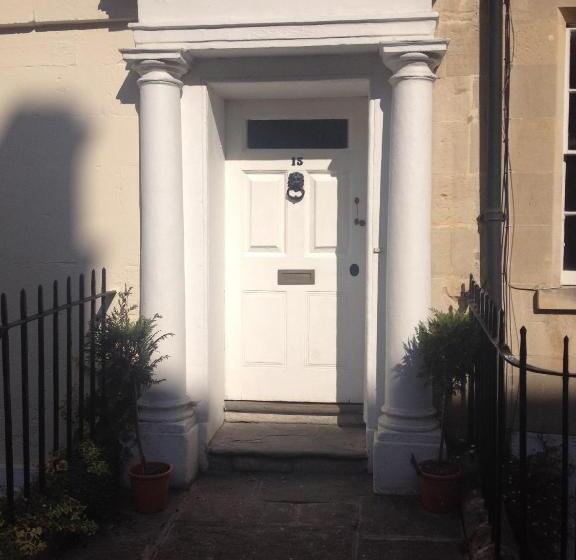 ベッドアンドブレックファースト Rivers Street 2 Bed Ground Floor Georgian Garden Apartment