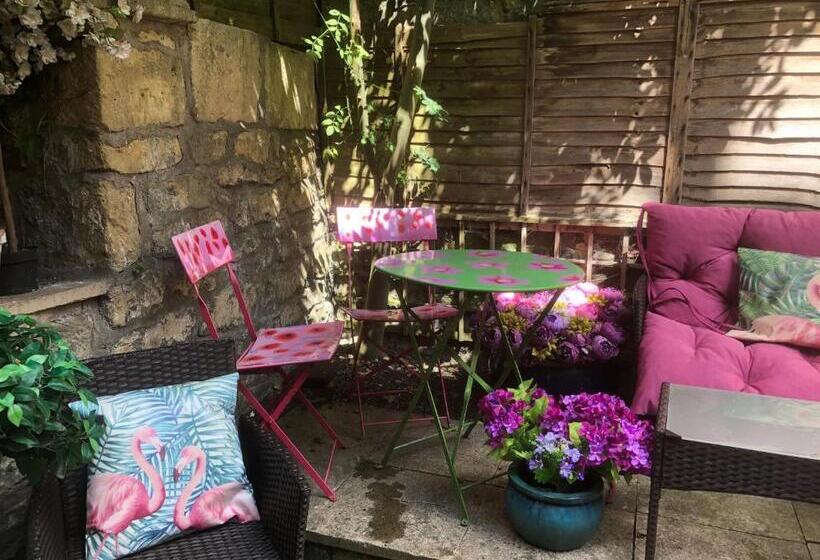 ベッドアンドブレックファースト Rivers Street 2 Bed Ground Floor Georgian Garden Apartment