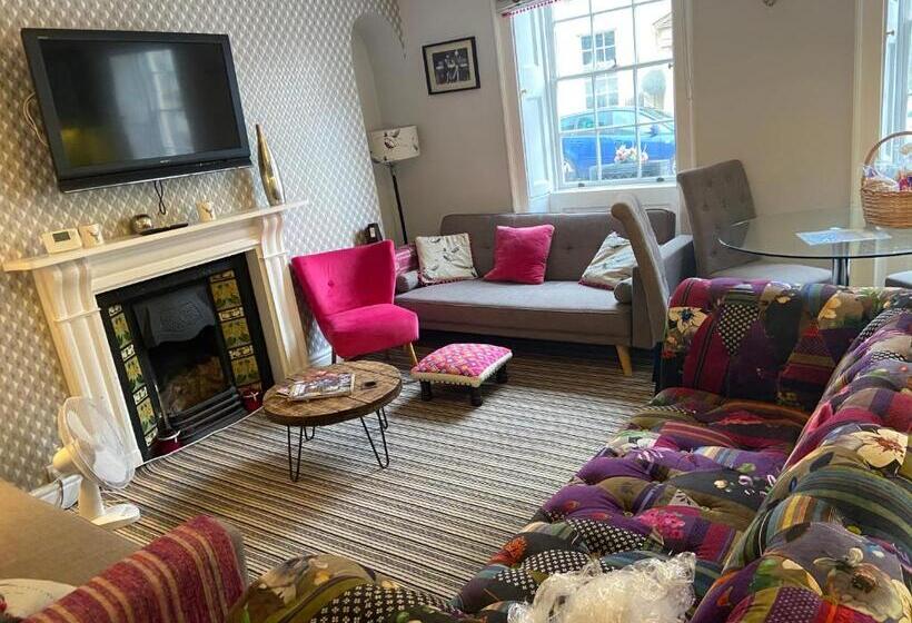 ベッドアンドブレックファースト Rivers Street 2 Bed Ground Floor Georgian Garden Apartment