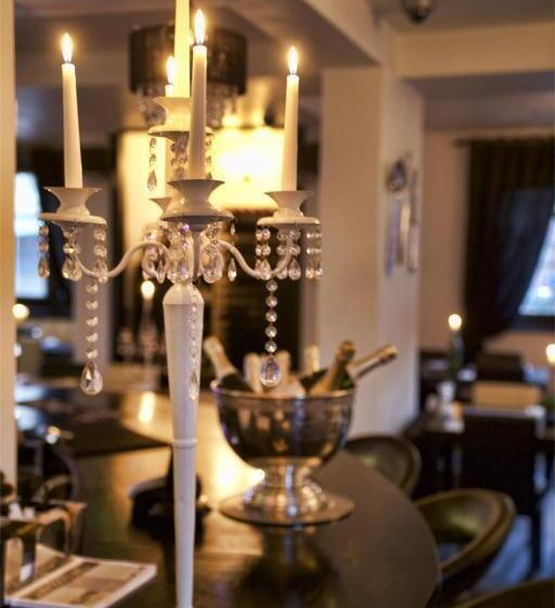 تختخواب و صبحانه Spire View At The Galleon Restaurant