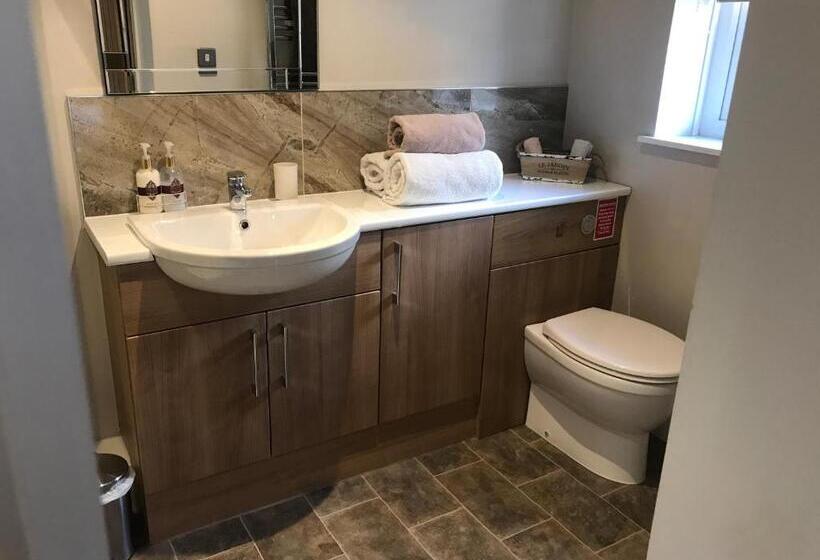 تختخواب و صبحانه Spire View At The Galleon Restaurant