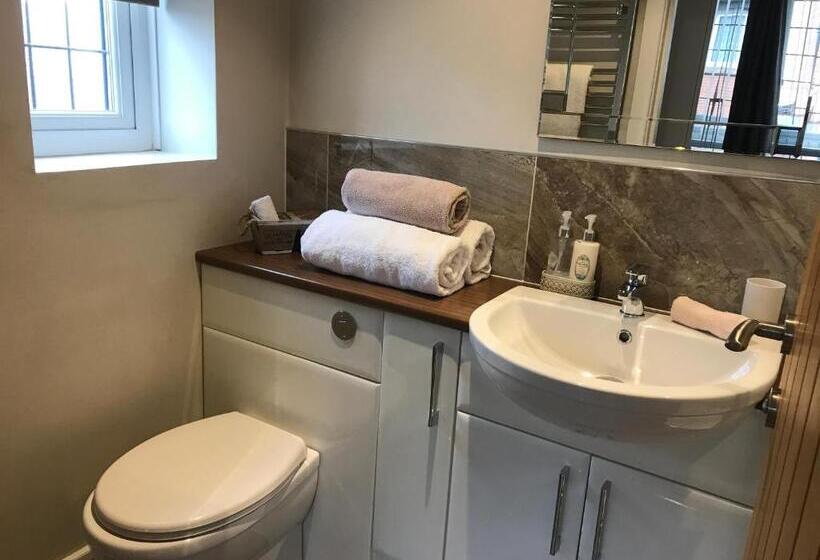 تختخواب و صبحانه Spire View At The Galleon Restaurant