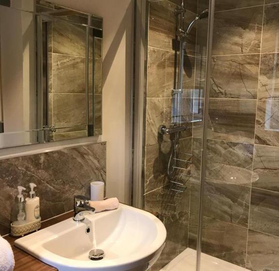 تختخواب و صبحانه Spire View At The Galleon Restaurant