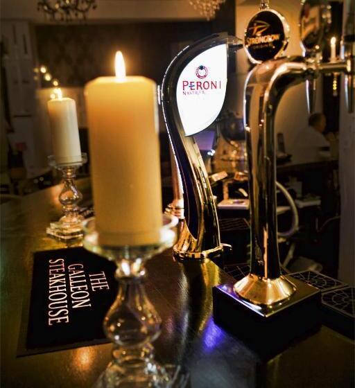 تختخواب و صبحانه Spire View At The Galleon Restaurant