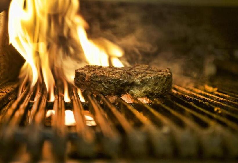 تختخواب و صبحانه Spire View At The Galleon Restaurant