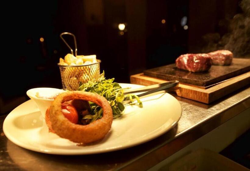 تختخواب و صبحانه Spire View At The Galleon Restaurant