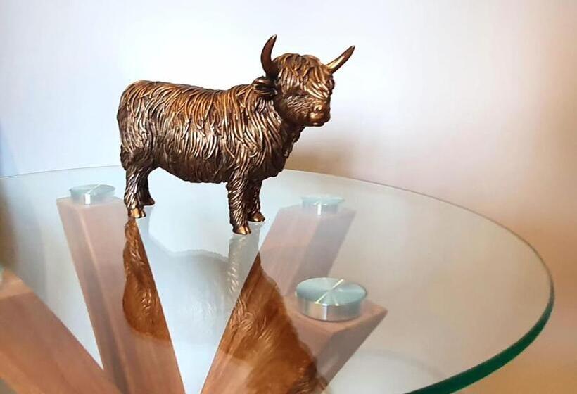 تختخواب و صبحانه Spire View At The Galleon Restaurant